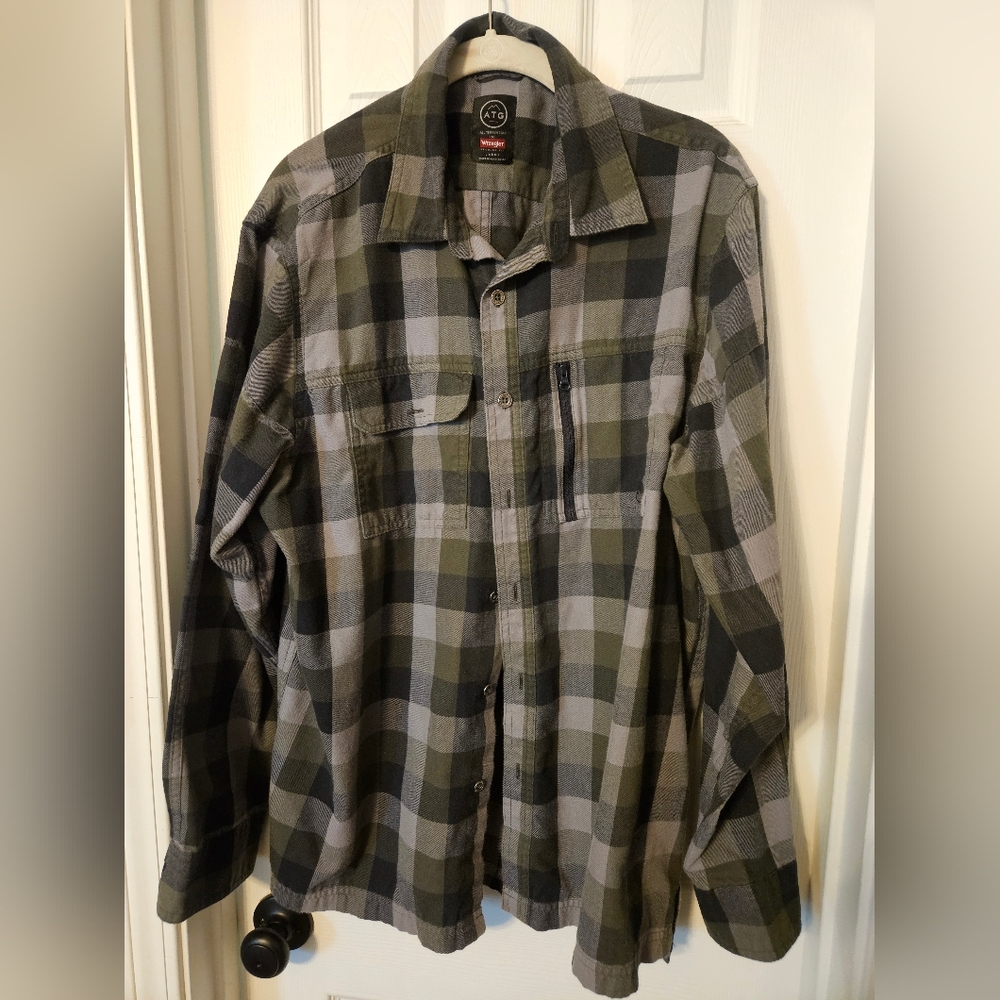 Wrangler ATG All Terrain Gear Long Sleeve Flannel Button Up Shirt Size Large